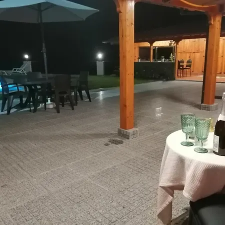 Дом отдыха Eucalyptus Pink House *