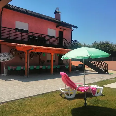 Дом отдыха Eucalyptus Pink House Covelo (Porto)