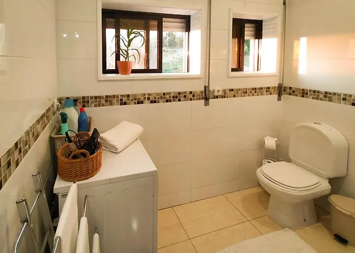 Semesterbostad Eucalyptus Pink House