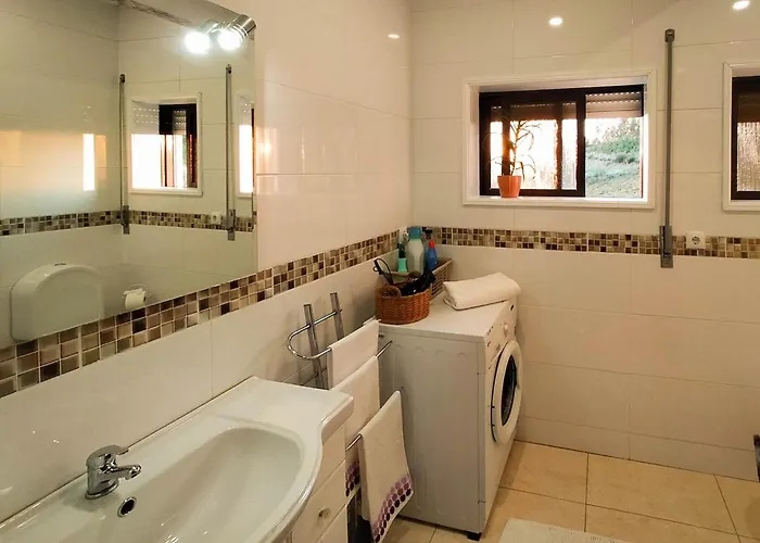 Semesterbostad Eucalyptus Pink House